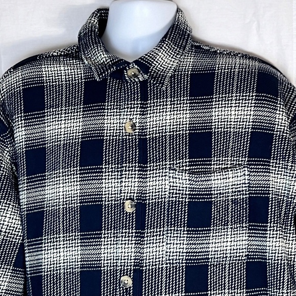 Goodiellow Flannel Shirt Jacket Size L Button Up Blue White Plaid Heavy Weight - Picture 3 of 5